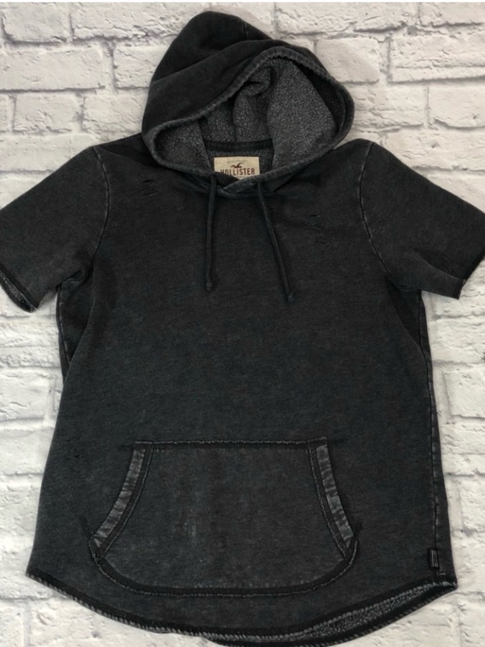 Hollister Distressed short sleeve hoodie Medium*